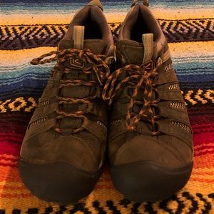 Keen hiking shoes mens size 10.5